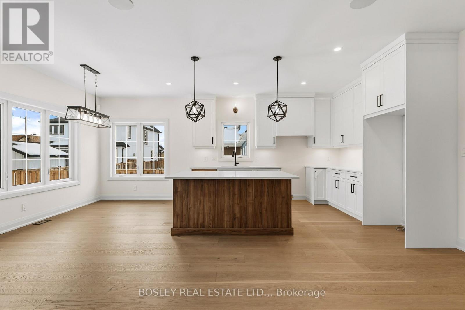 60 Pleasant Avenue N, Fort Erie, Ontario  L0S 1N0 - Photo 5 - X12507168