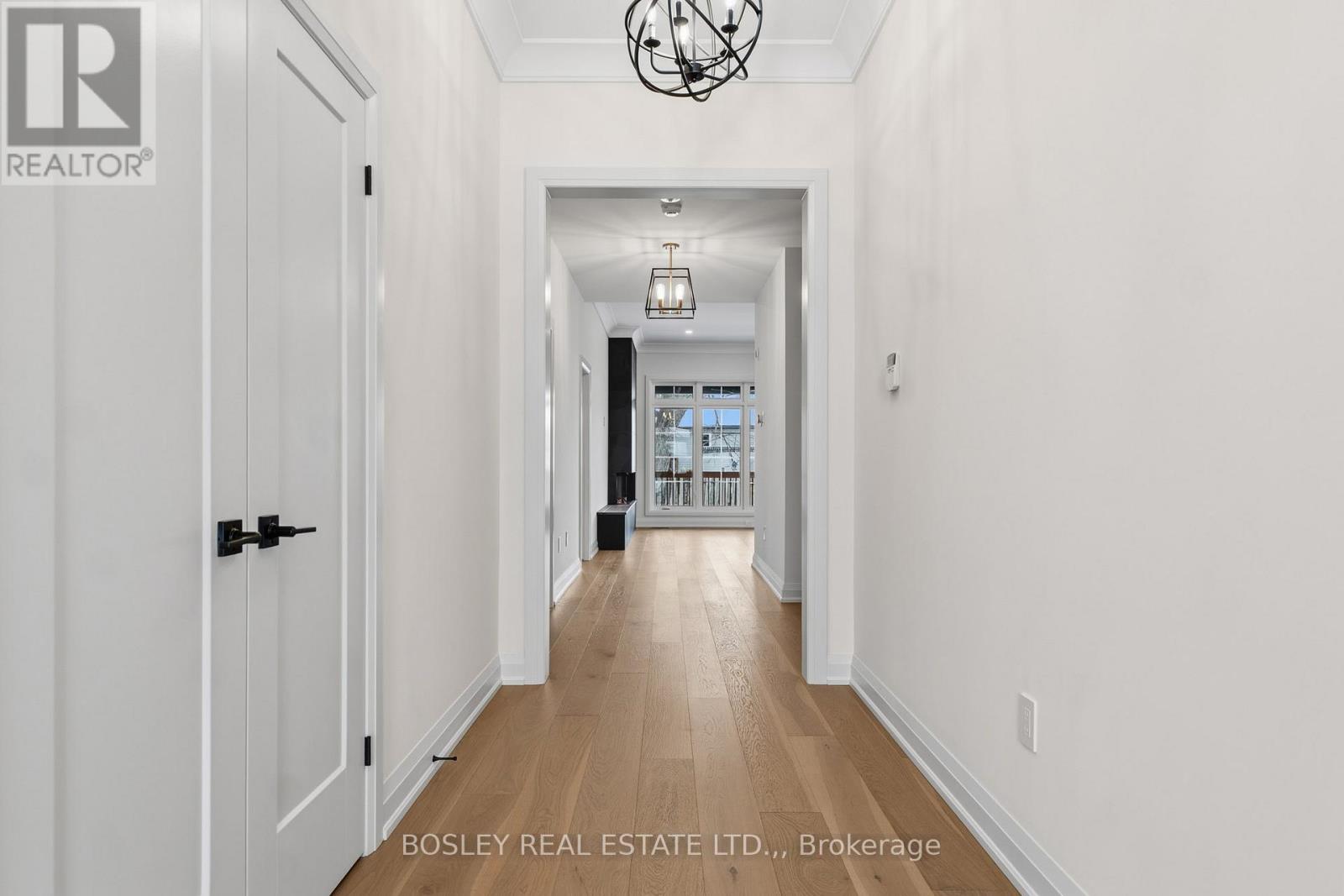 60 Pleasant Avenue N, Fort Erie, Ontario  L0S 1N0 - Photo 3 - X12507168