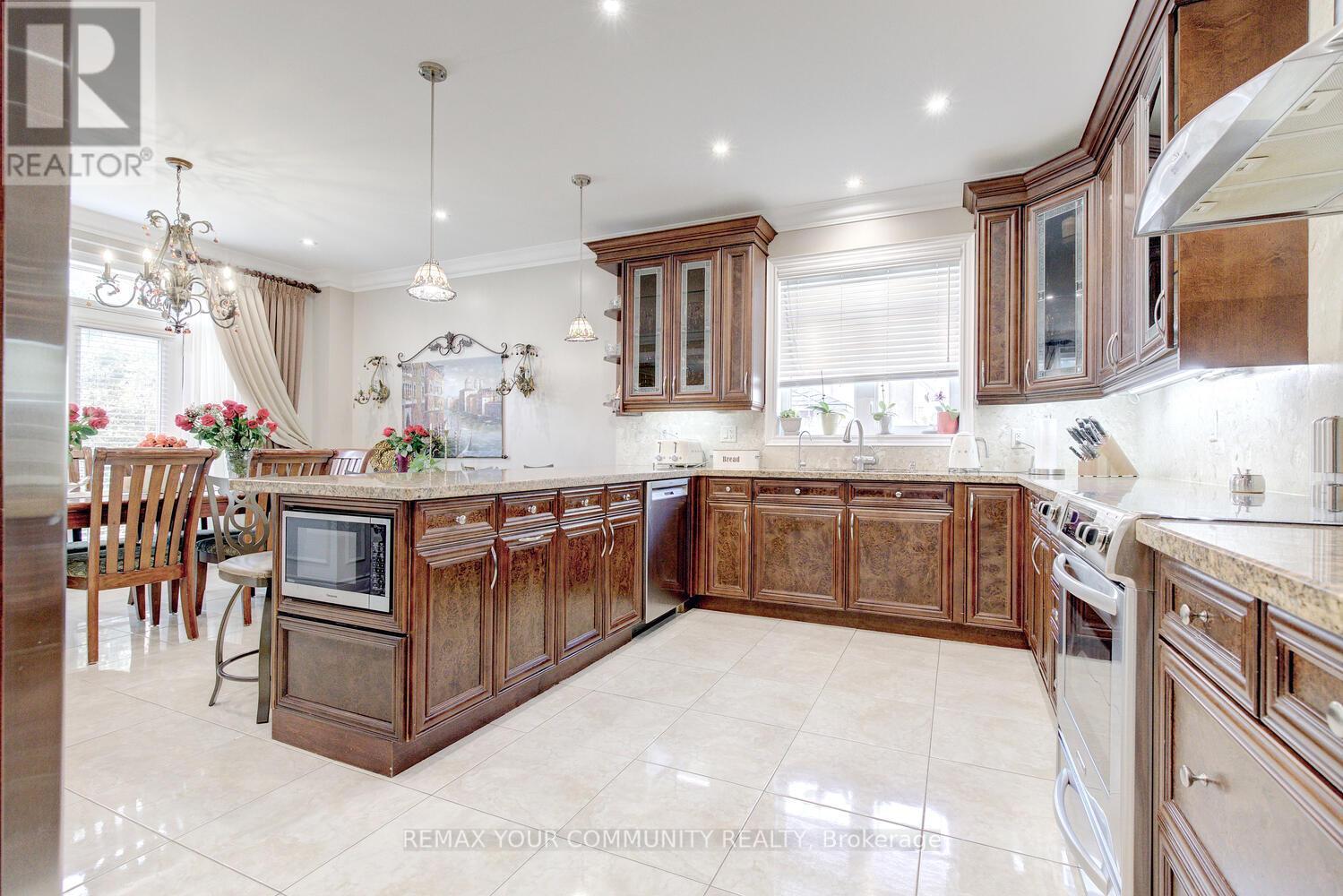 58 Michael Fisher Avenue, Vaughan, Ontario  L6A 0K9 - Photo 10 - N12786300