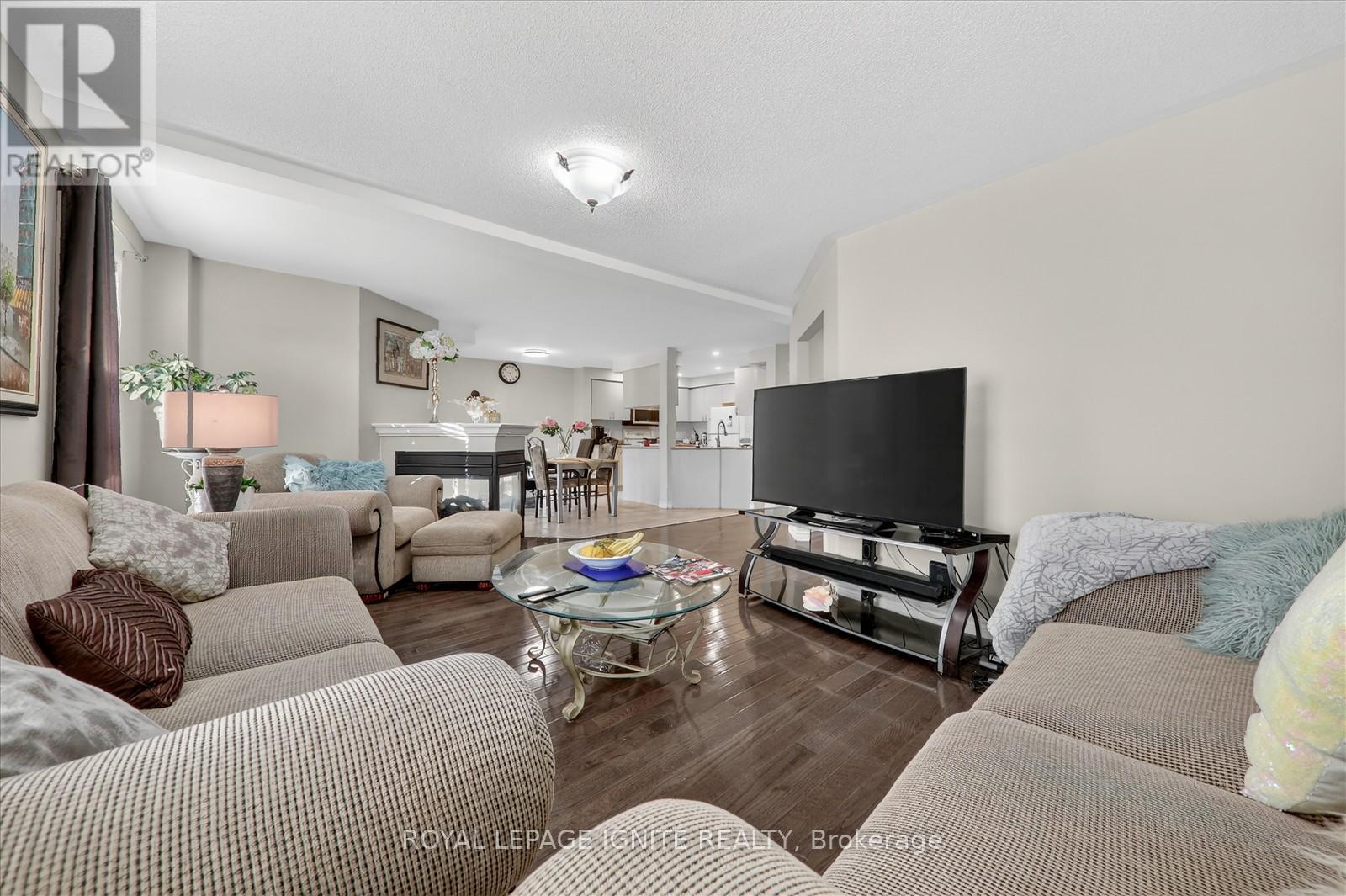 215 Drummond Drive, Vaughan, Ontario  L6A 3C1 - Photo 10 - N12786346