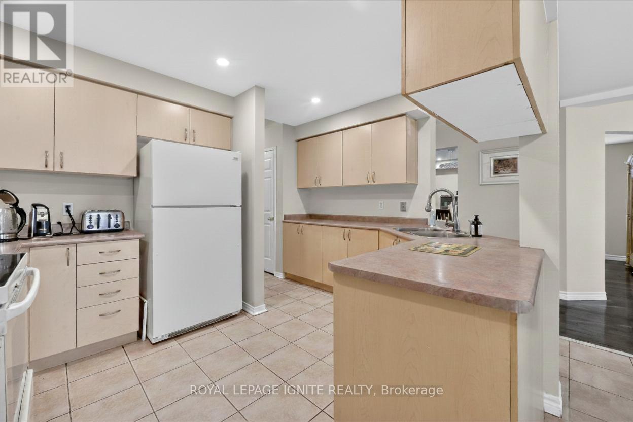 215 Drummond Drive, Vaughan, Ontario  L6A 3C1 - Photo 12 - N12786346