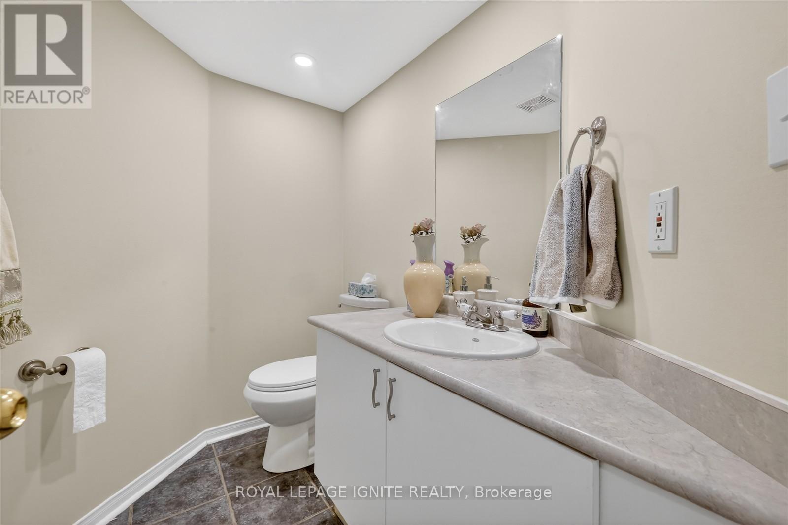 215 Drummond Drive, Vaughan, Ontario  L6A 3C1 - Photo 14 - N12786346