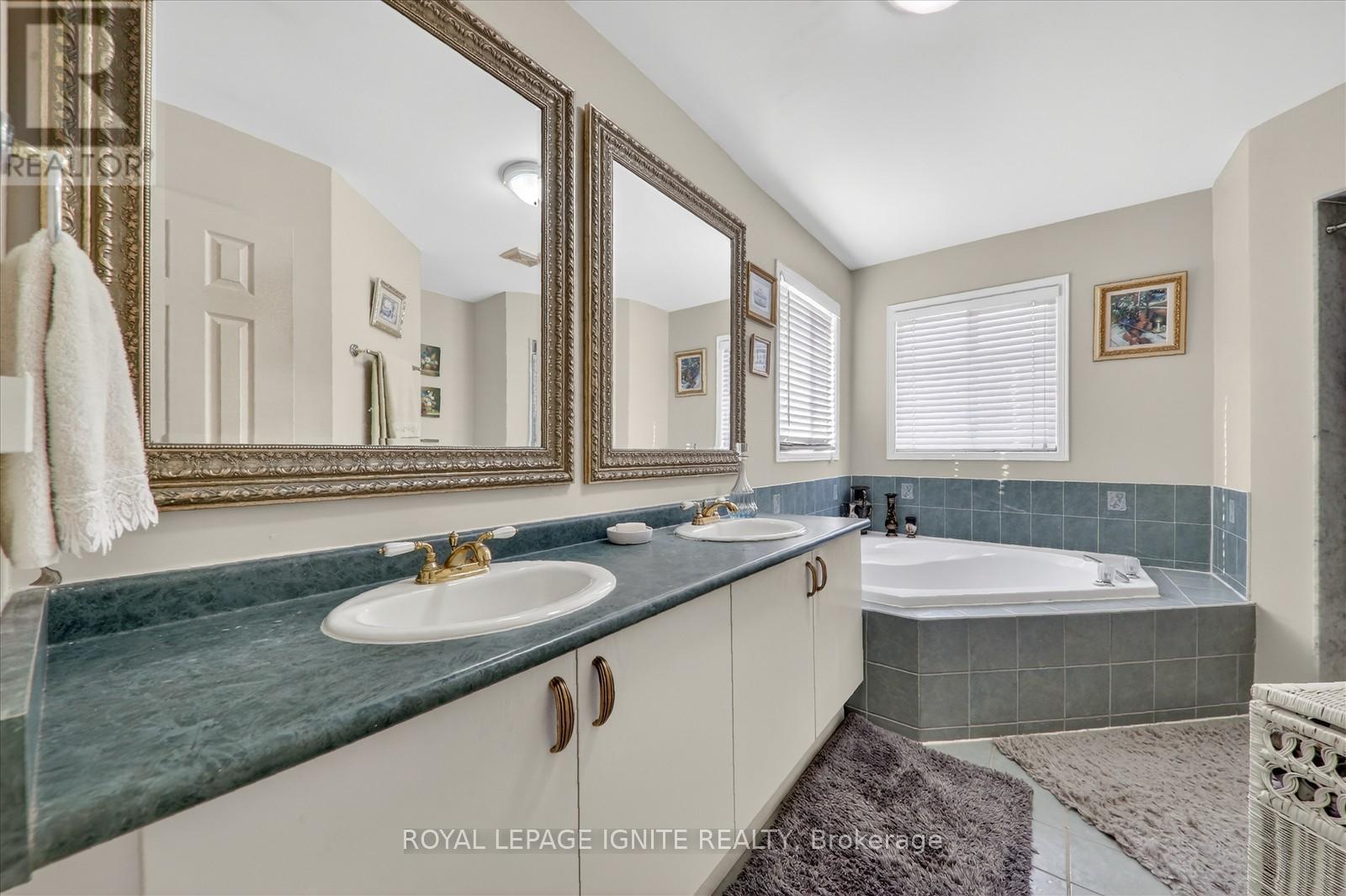 215 Drummond Drive, Vaughan, Ontario  L6A 3C1 - Photo 17 - N12786346