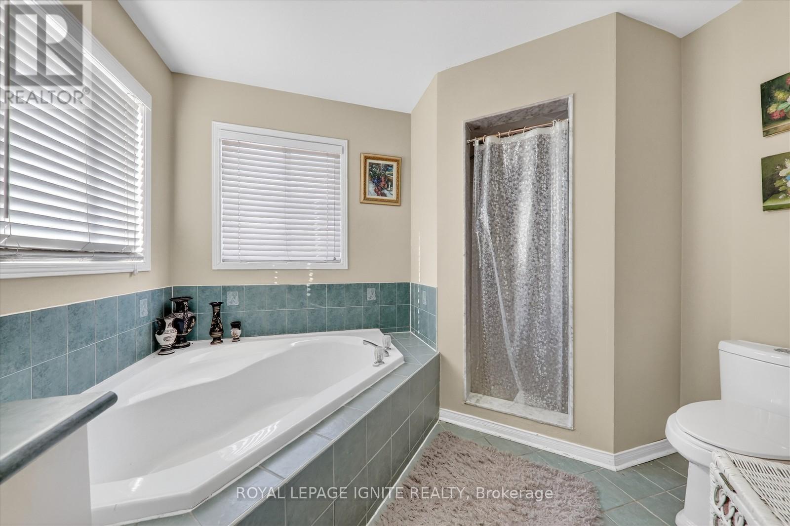215 Drummond Drive, Vaughan, Ontario  L6A 3C1 - Photo 18 - N12786346