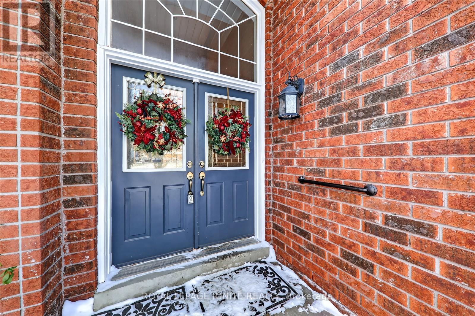 215 Drummond Drive, Vaughan, Ontario  L6A 3C1 - Photo 2 - N12786346