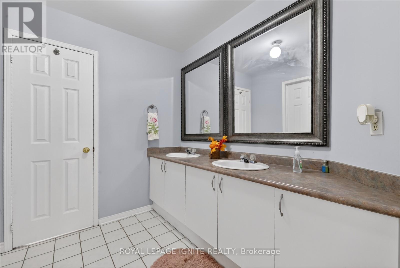 215 Drummond Drive, Vaughan, Ontario  L6A 3C1 - Photo 20 - N12786346