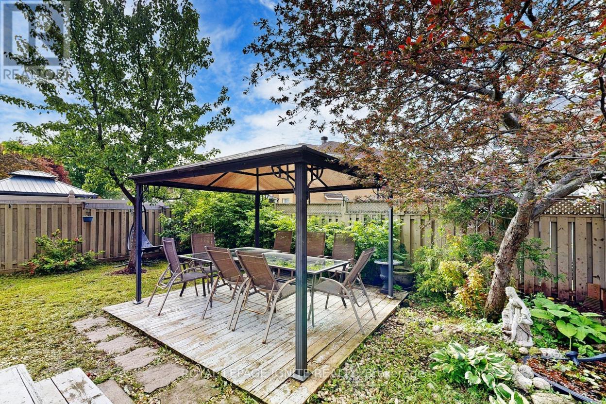 215 Drummond Drive, Vaughan, Ontario  L6A 3C1 - Photo 25 - N12786346