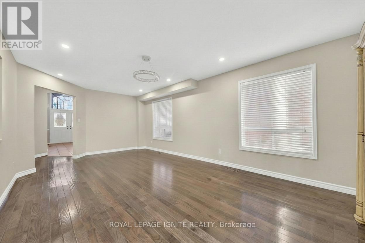 215 Drummond Drive, Vaughan, Ontario  L6A 3C1 - Photo 7 - N12786346