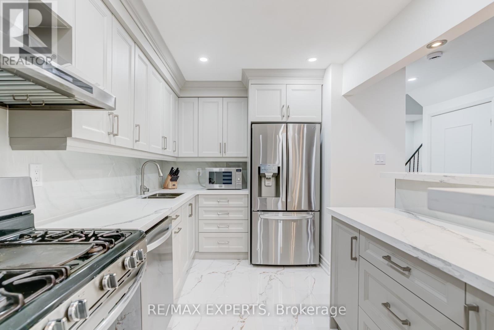 10 Knightsbridge Way, Markham, Ontario  L3P 3W5 - Photo 13 - N12786528