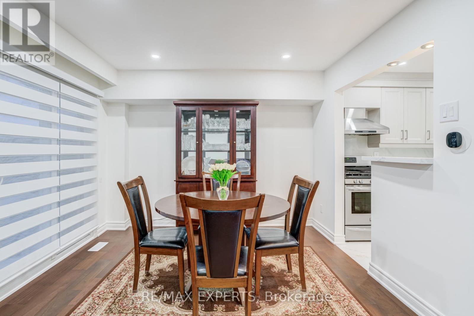 10 Knightsbridge Way, Markham, Ontario  L3P 3W5 - Photo 9 - N12786528