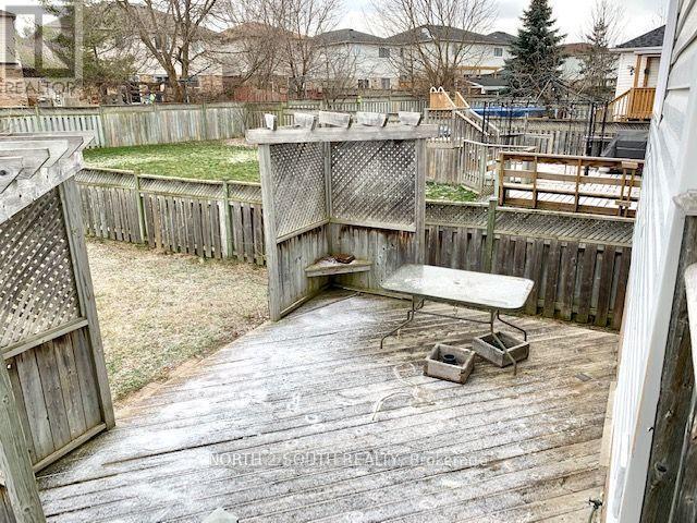 Upper - 29 Gore Drive, Barrie (Ardagh), Ontario  L4N 8L3 - Photo 11 - S12786428