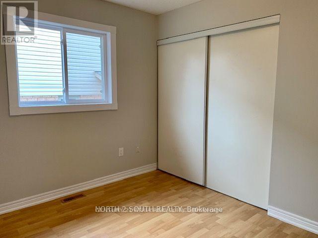 Upper - 29 Gore Drive, Barrie (Ardagh), Ontario  L4N 8L3 - Photo 5 - S12786428