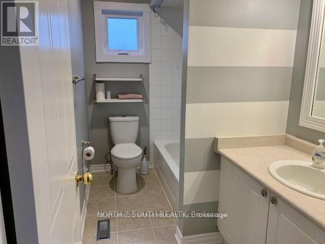 Upper - 29 Gore Drive, Barrie (Ardagh), Ontario  L4N 8L3 - Photo 8 - S12786428