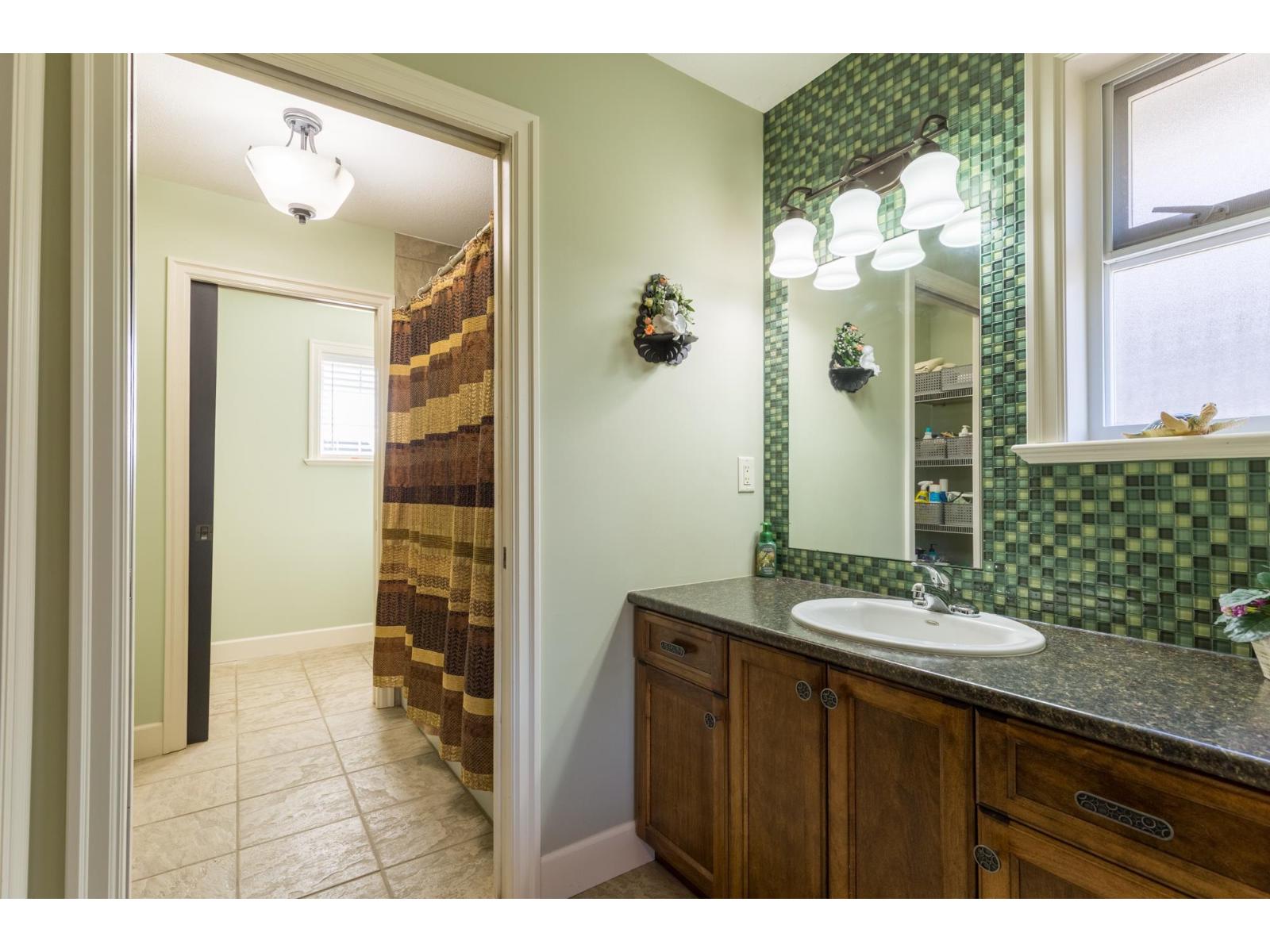 19667 72a Avenue, Langley, British Columbia  V2Y 3E5 - Photo 21 - R3089007