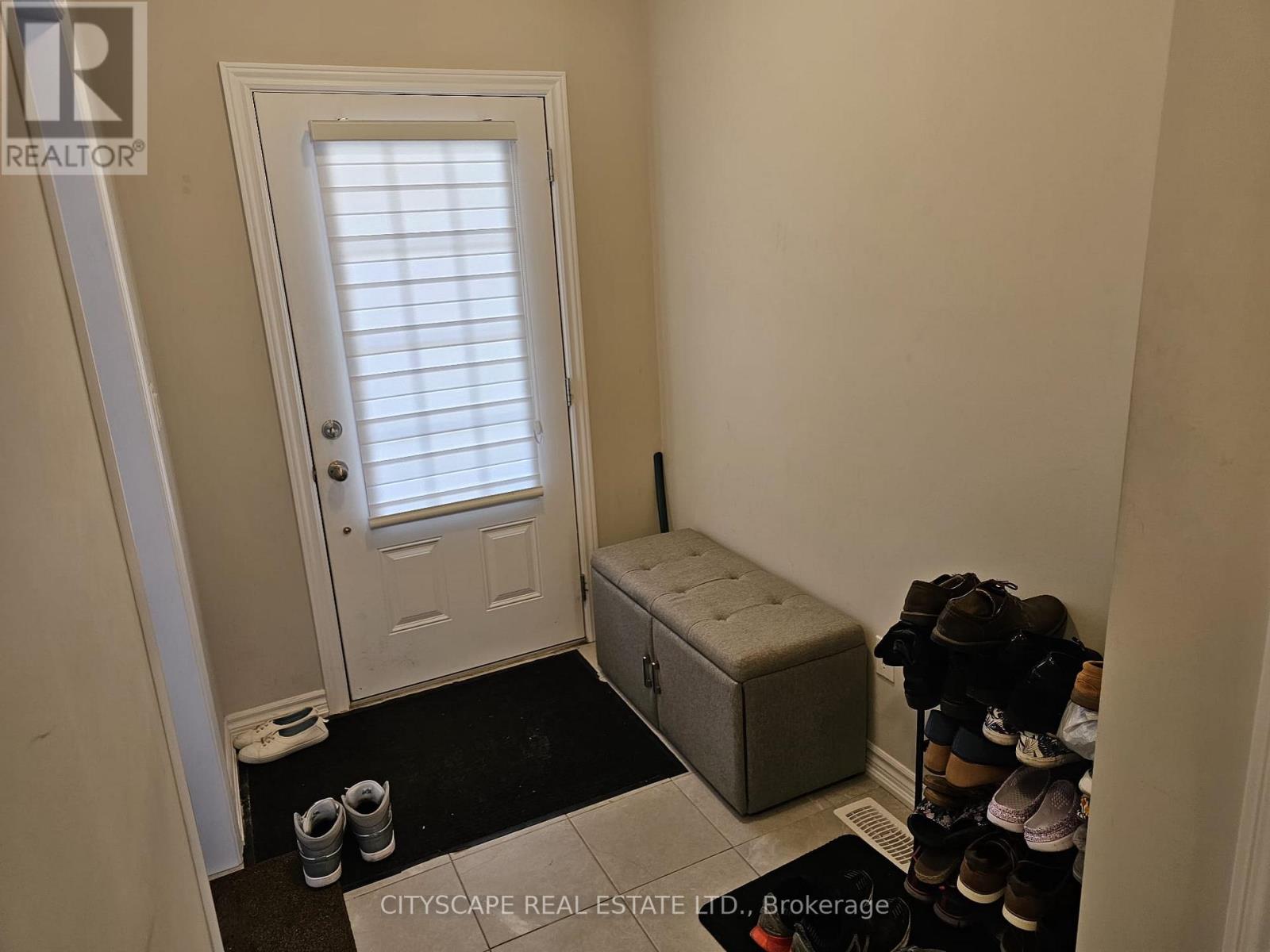 25 Braida Lane, Halton Hills, Ontario  L7J 0B7 - Photo 3 - W12786336