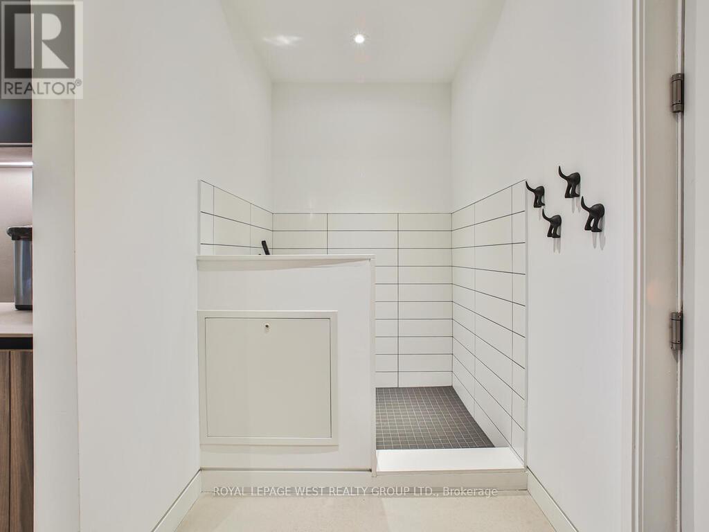 4 Old Oak Road, Toronto, Ontario  M9A 2V8 - Photo 18 - W12786338