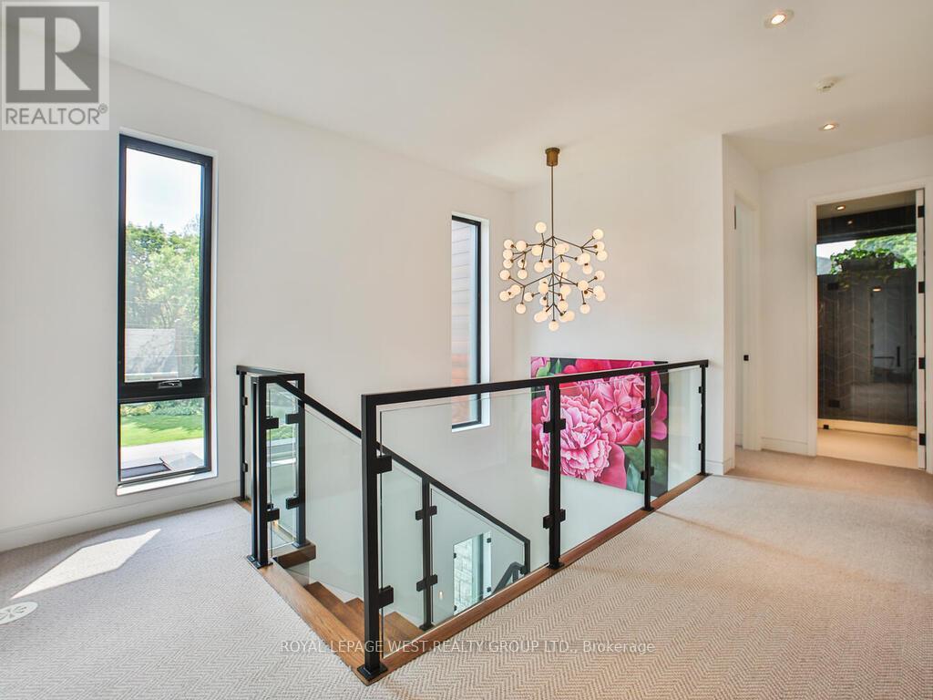 4 Old Oak Road, Toronto, Ontario  M9A 2V8 - Photo 21 - W12786338