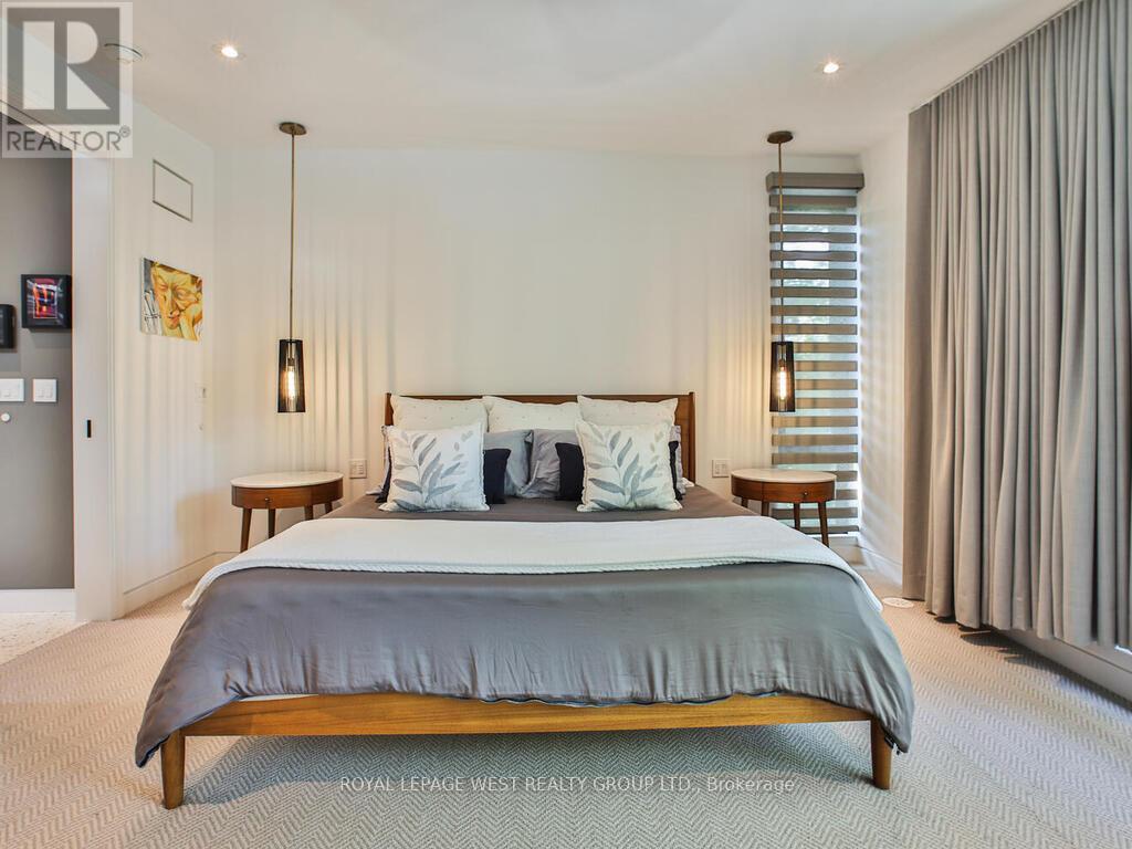 4 Old Oak Road, Toronto, Ontario  M9A 2V8 - Photo 25 - W12786338