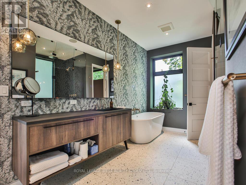 4 Old Oak Road, Toronto, Ontario  M9A 2V8 - Photo 27 - W12786338