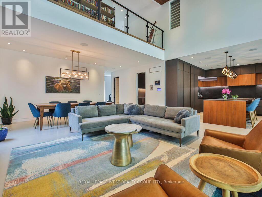 4 Old Oak Road, Toronto, Ontario  M9A 2V8 - Photo 3 - W12786338