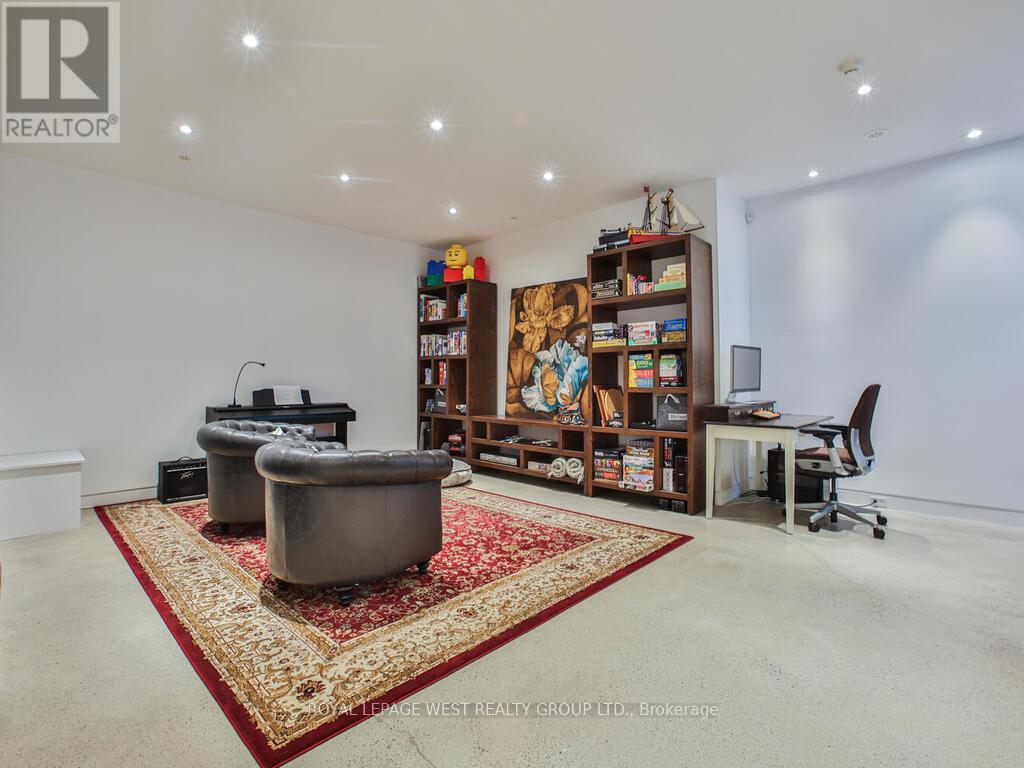 4 Old Oak Road, Toronto, Ontario  M9A 2V8 - Photo 38 - W12786338