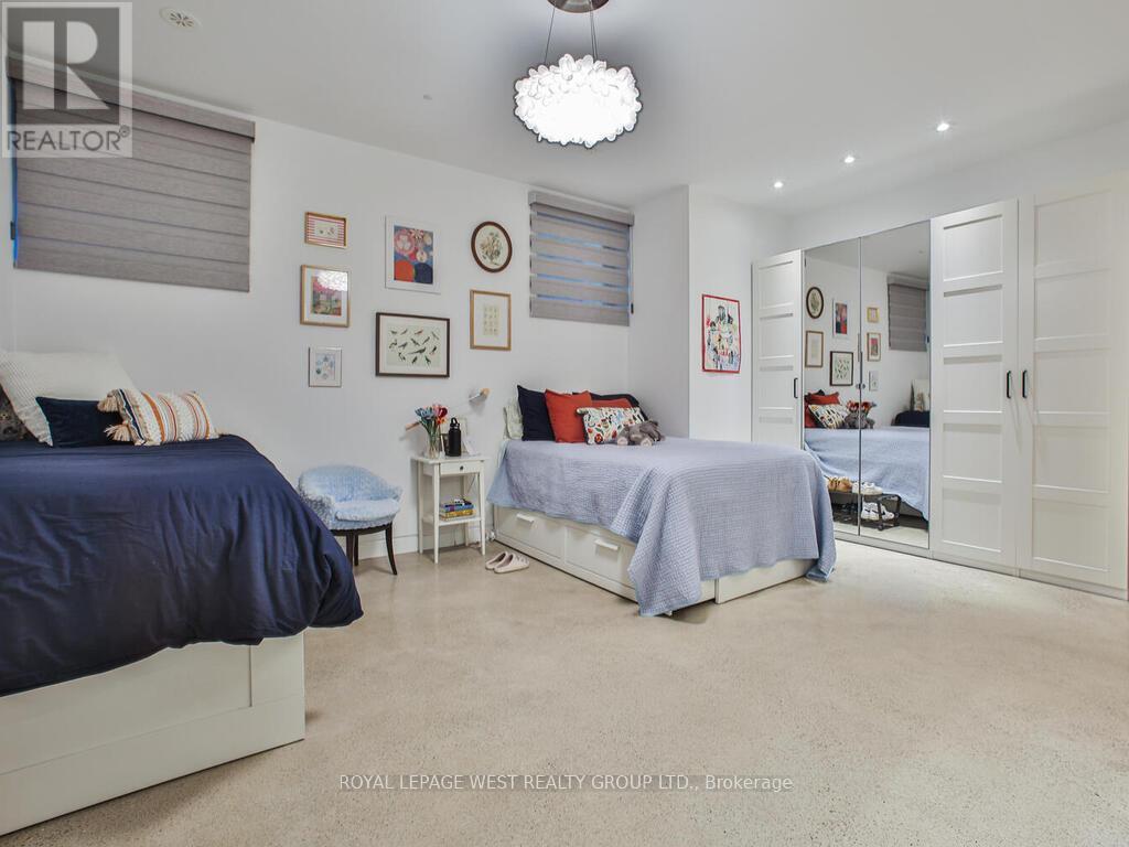 4 Old Oak Road, Toronto, Ontario  M9A 2V8 - Photo 40 - W12786338