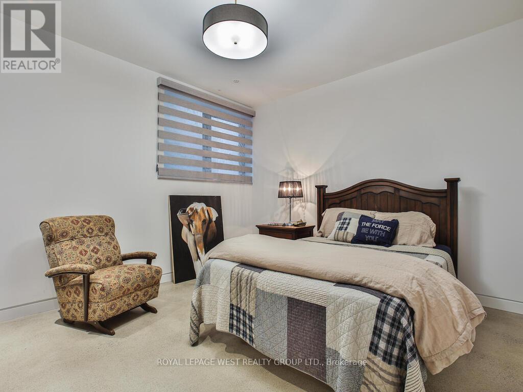 4 Old Oak Road, Toronto, Ontario  M9A 2V8 - Photo 42 - W12786338