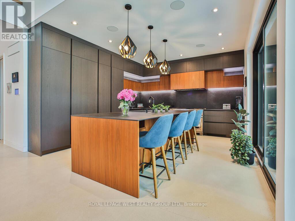 4 Old Oak Road, Toronto, Ontario  M9A 2V8 - Photo 9 - W12786338