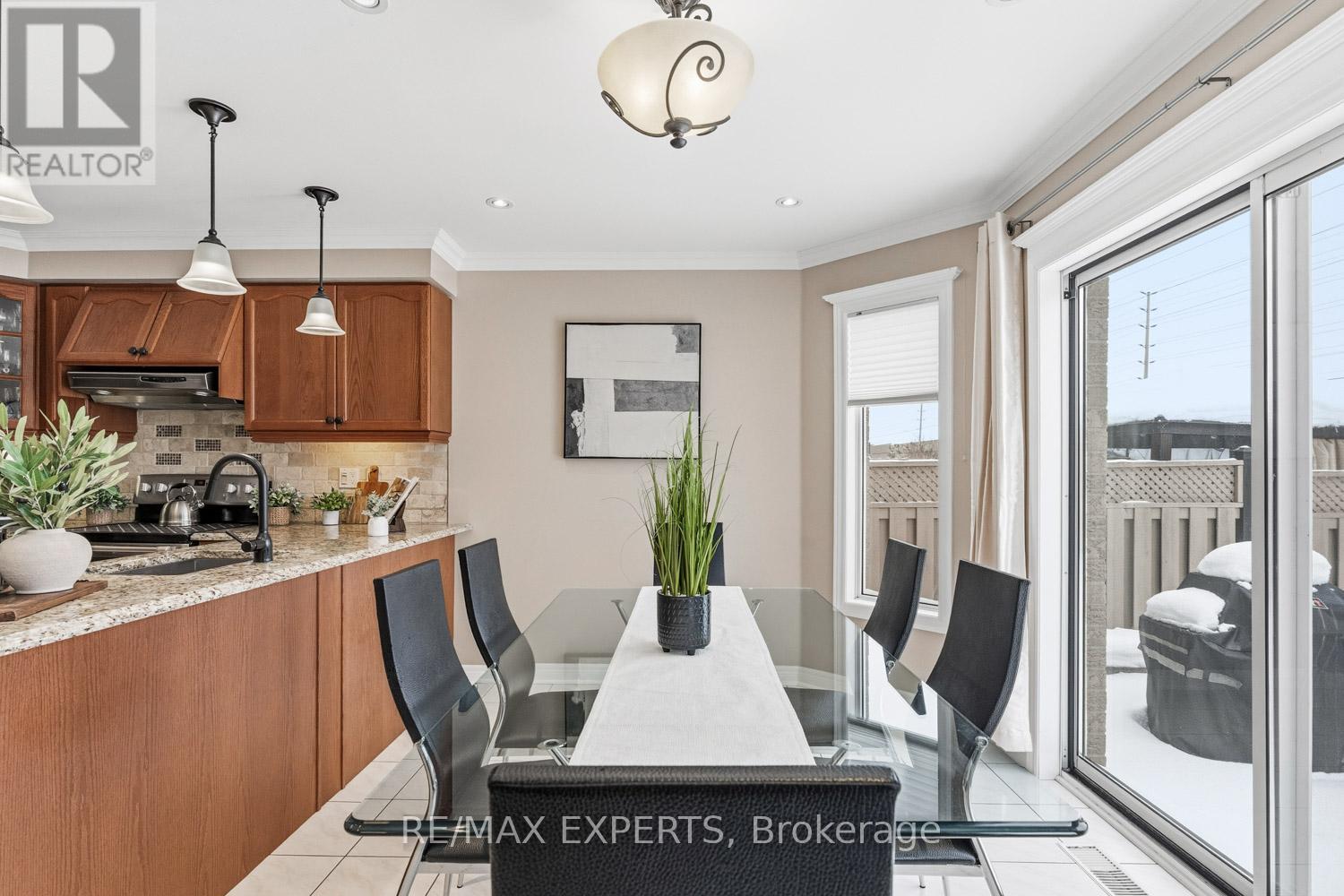 182 Waterbury Street, Caledon, Ontario  L7E 2H9 - Photo 10 - W12786356