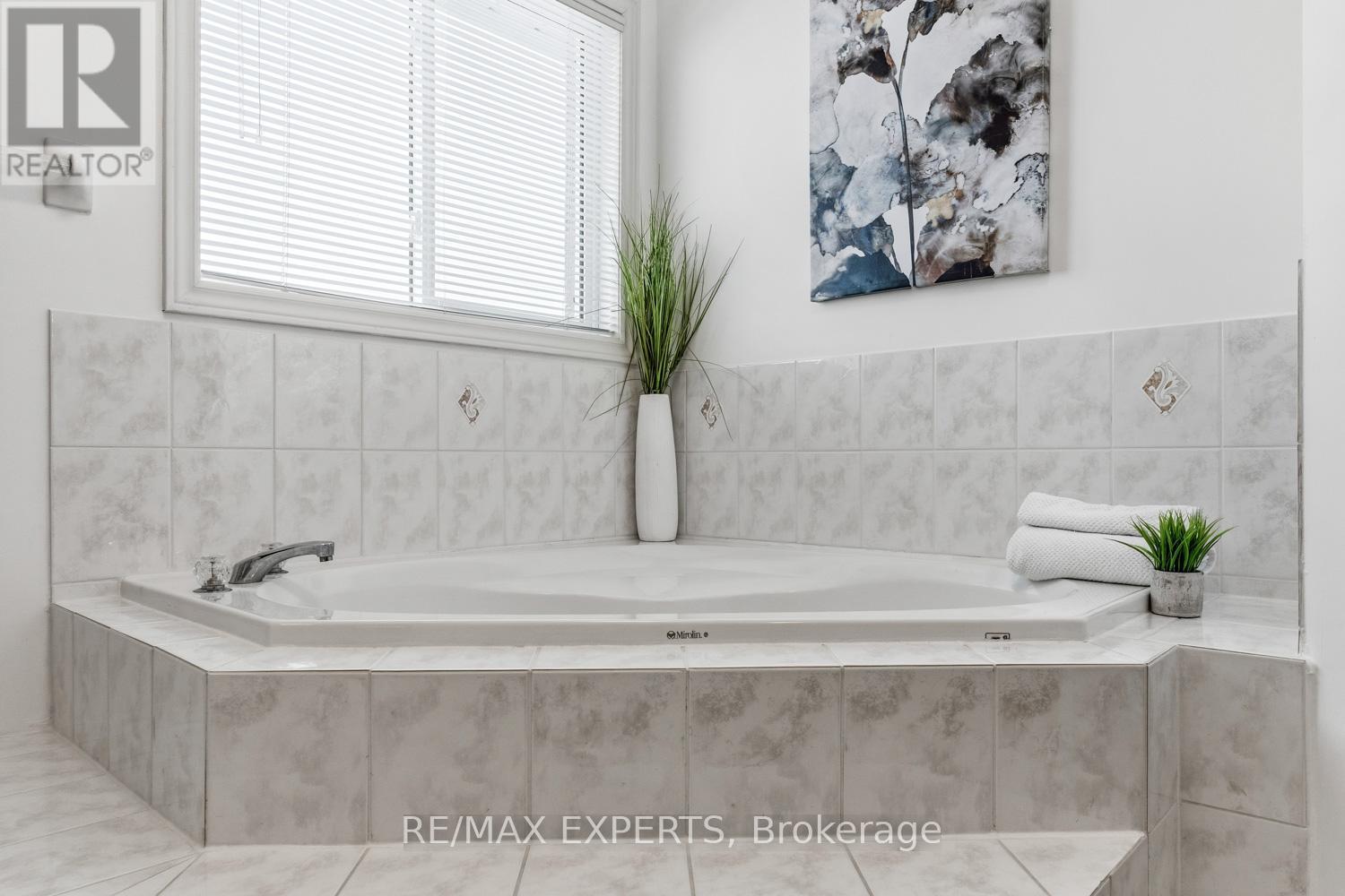 182 Waterbury Street, Caledon, Ontario  L7E 2H9 - Photo 24 - W12786356