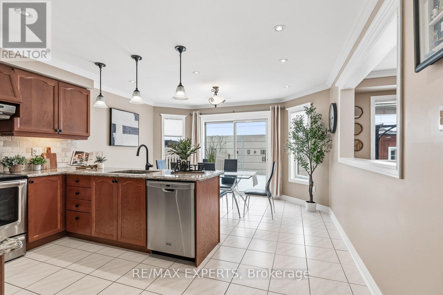 182 Waterbury Street, Caledon, Ontario  L7E 2H9 - Photo 3 - W12786356