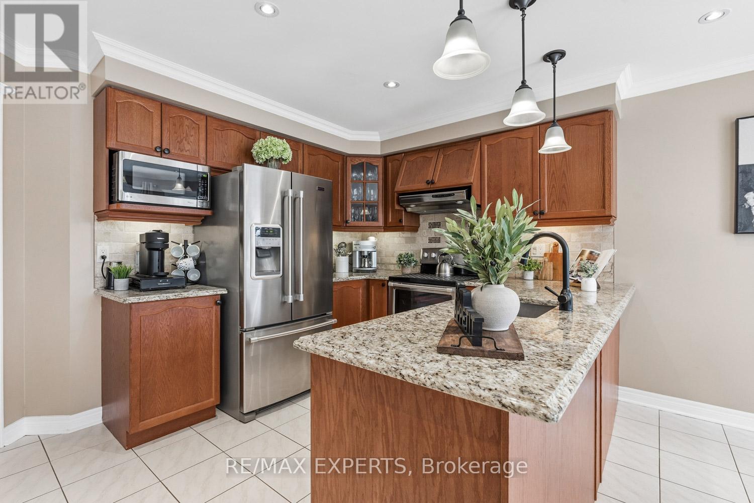 182 Waterbury Street, Caledon, Ontario  L7E 2H9 - Photo 4 - W12786356