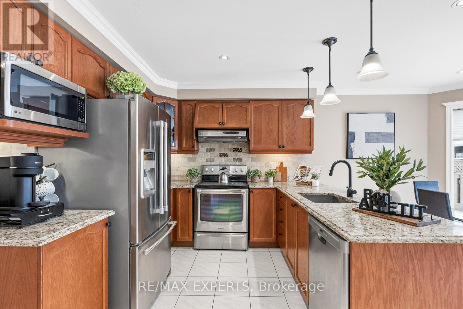 182 Waterbury Street, Caledon, Ontario  L7E 2H9 - Photo 5 - W12786356