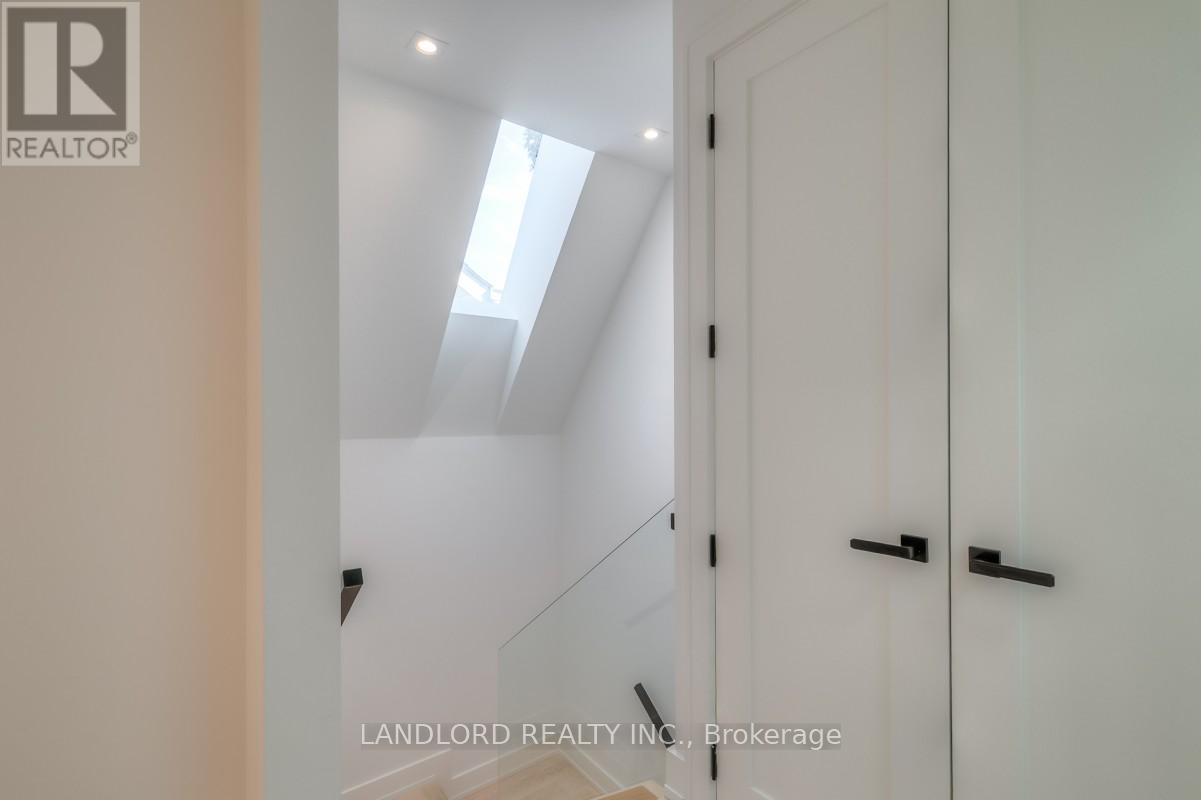 3 - 37 Boustead Avenue, Toronto, Ontario  M6R 1Y7 - Photo 16 - W12786400