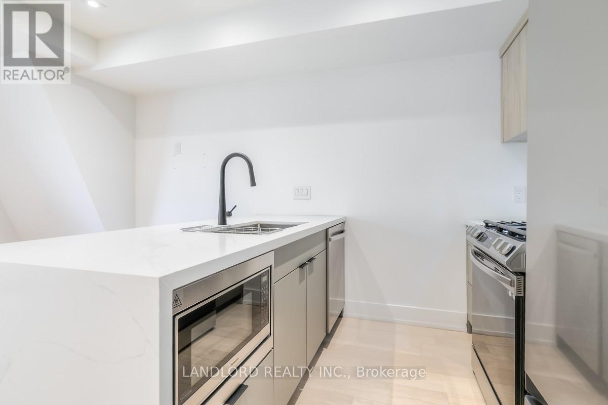 3 - 37 Boustead Avenue, Toronto, Ontario  M6R 1Y7 - Photo 3 - W12786400