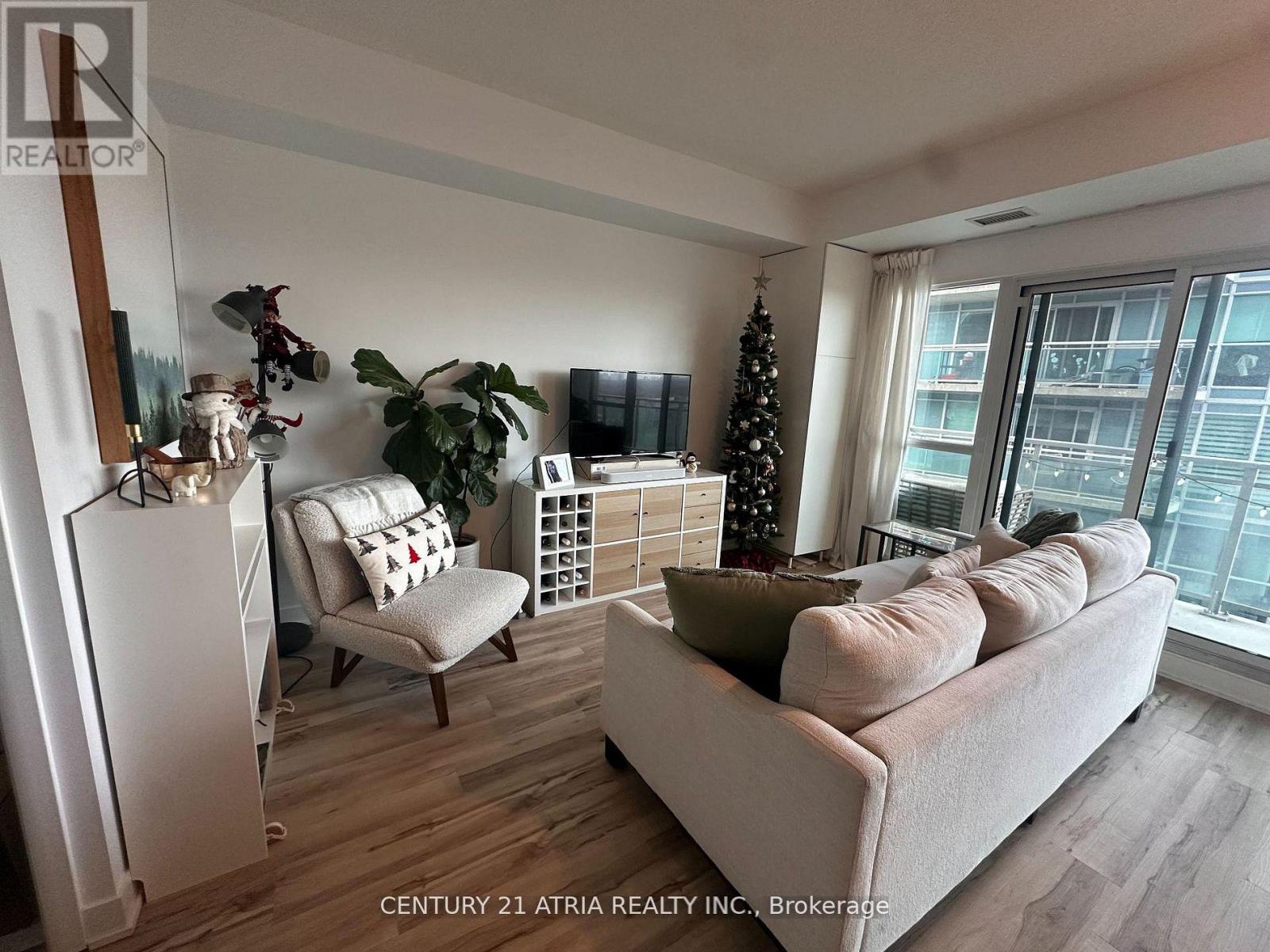 1731 - 165 Legion Road N, Toronto, Ontario  M8Y 0B3 - Photo 3 - W12786426