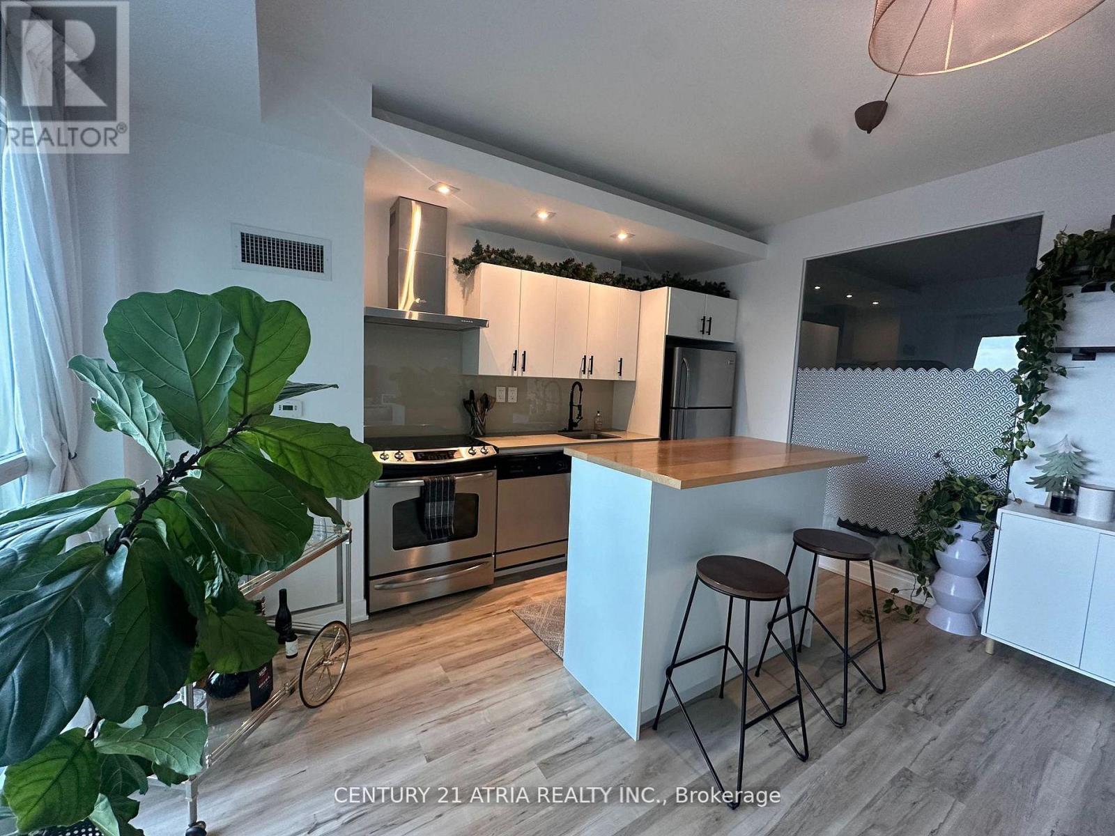 1731 - 165 Legion Road N, Toronto, Ontario  M8Y 0B3 - Photo 7 - W12786426