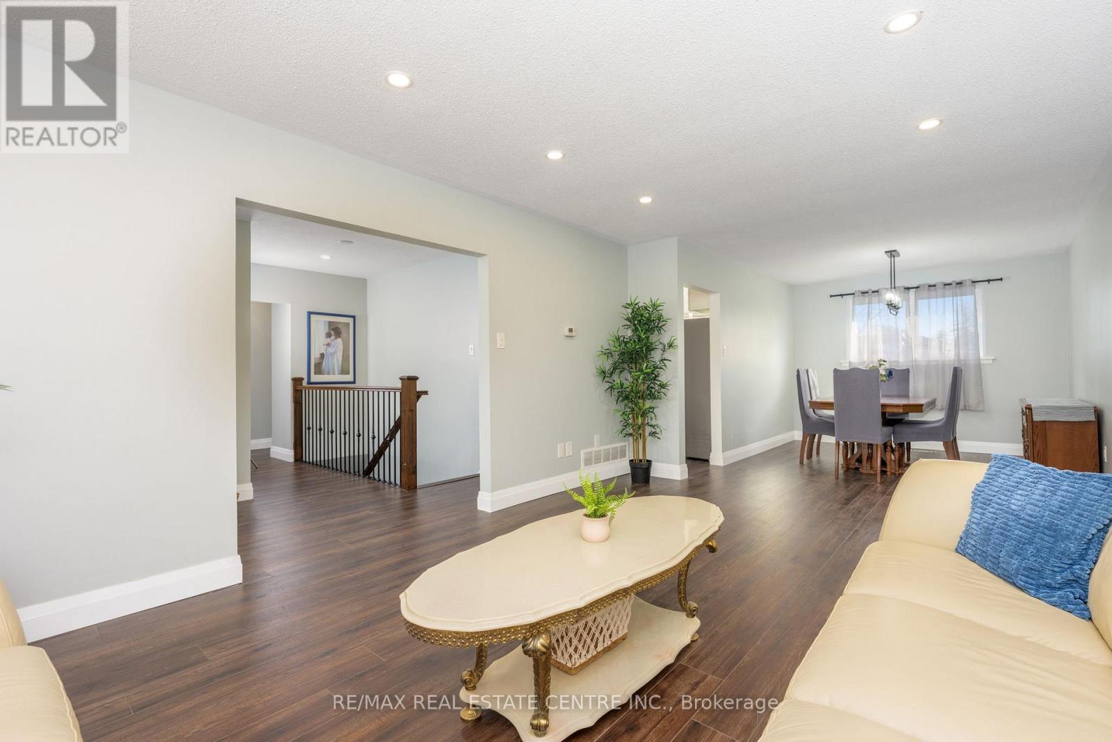 3 Dunn Place, Brampton, Ontario  L6T 1S2 - Photo 11 - W12786506