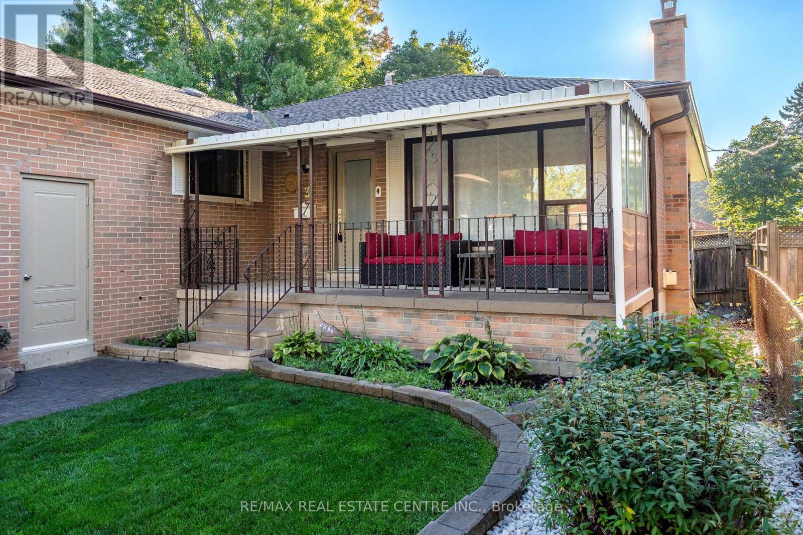 3 Dunn Place, Brampton, Ontario  L6T 1S2 - Photo 3 - W12786506