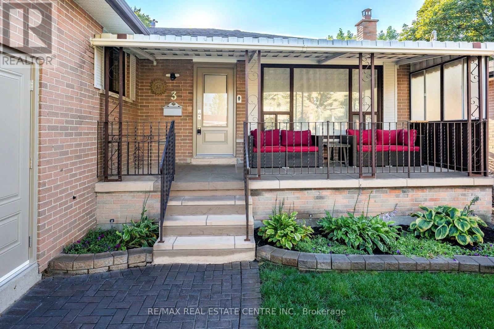 3 Dunn Place, Brampton, Ontario  L6T 1S2 - Photo 4 - W12786506