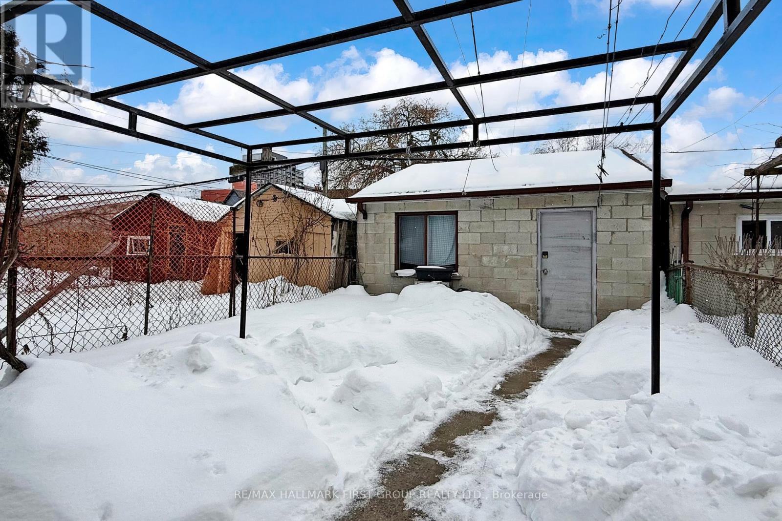 480 Lansdowne Avenue, Toronto, Ontario  M6H 3Y3 - Photo 38 - W12786548