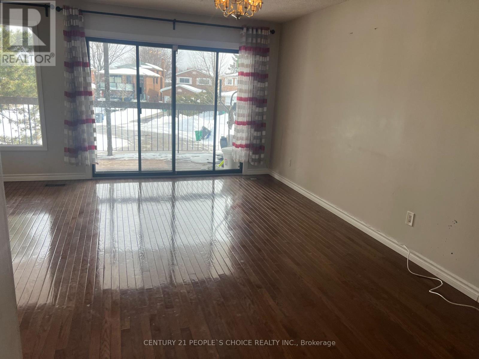 14 Albermarle Court, Brampton, Ontario  L6Z 1R4 - Photo 4 - W12740264