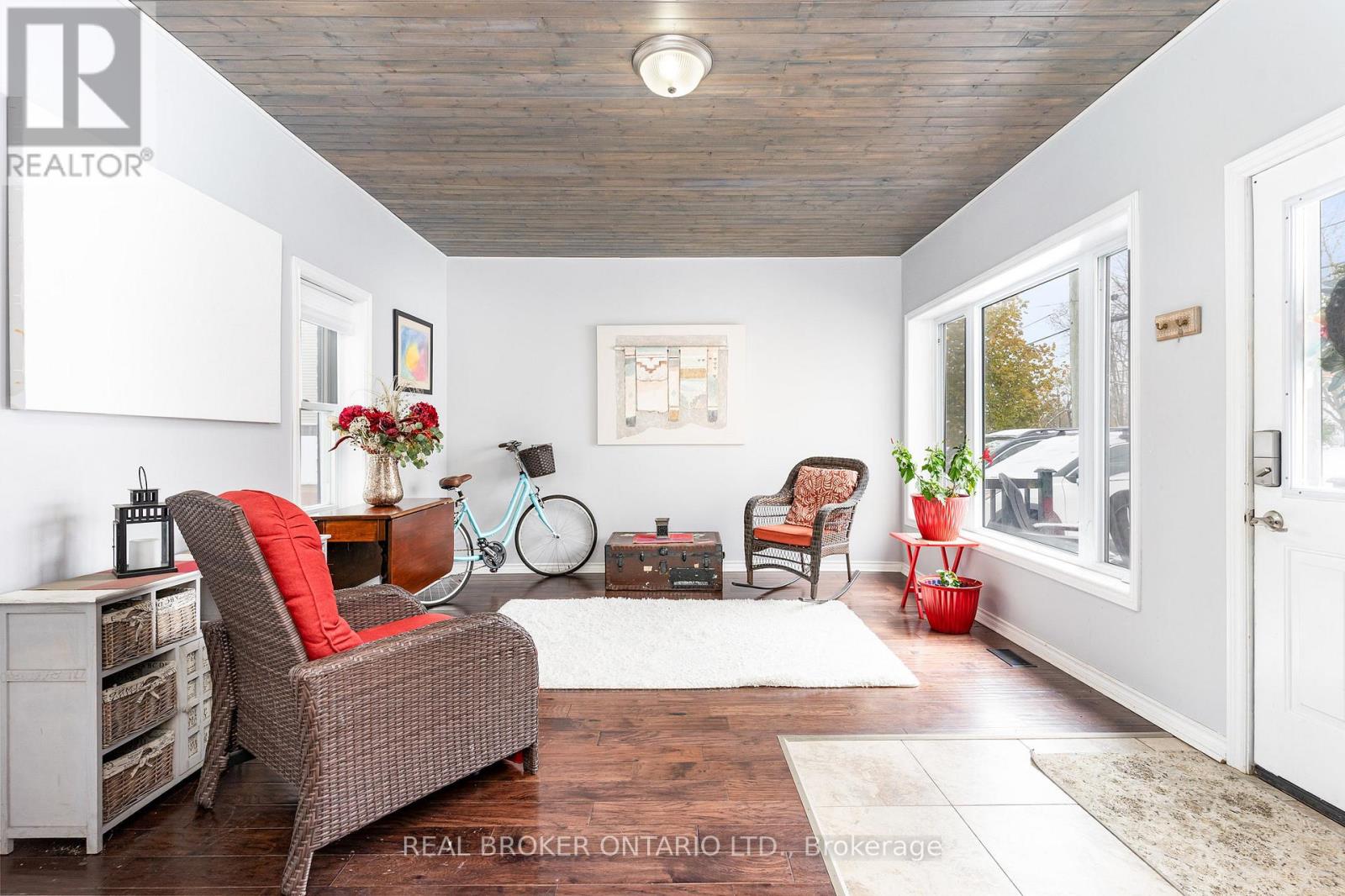 292 Lambton Street W, West Grey, Ontario  N0G 1R0 - Photo 13 - X12786378