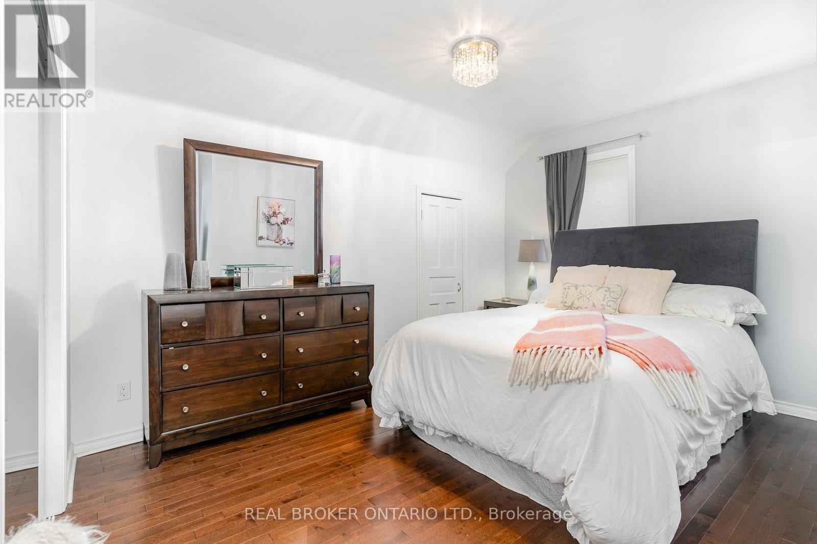 292 Lambton Street W, West Grey, Ontario  N0G 1R0 - Photo 15 - X12786378