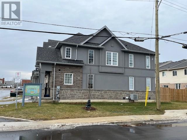 1 Linden Park Lane, Hamilton, Ontario  L9A 1Y3 - Photo 2 - X12786480