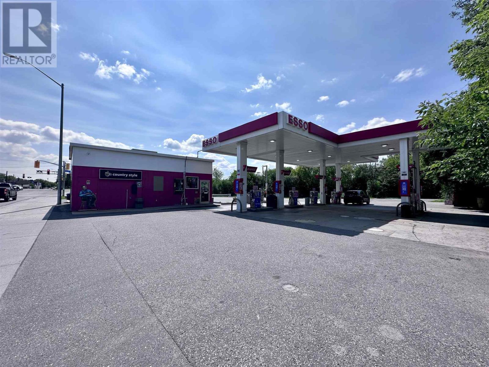 207 Wellington St, Sault Ste. Marie, Ontario  P6A 1H5 - Photo 2 - SM253363