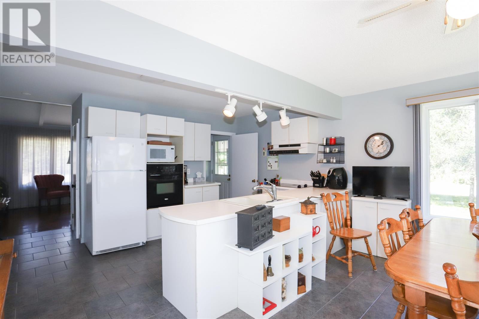 3875 Queen St E, Sault Ste. Marie, Ontario  P6A 6X2 - Photo 12 - SM260134