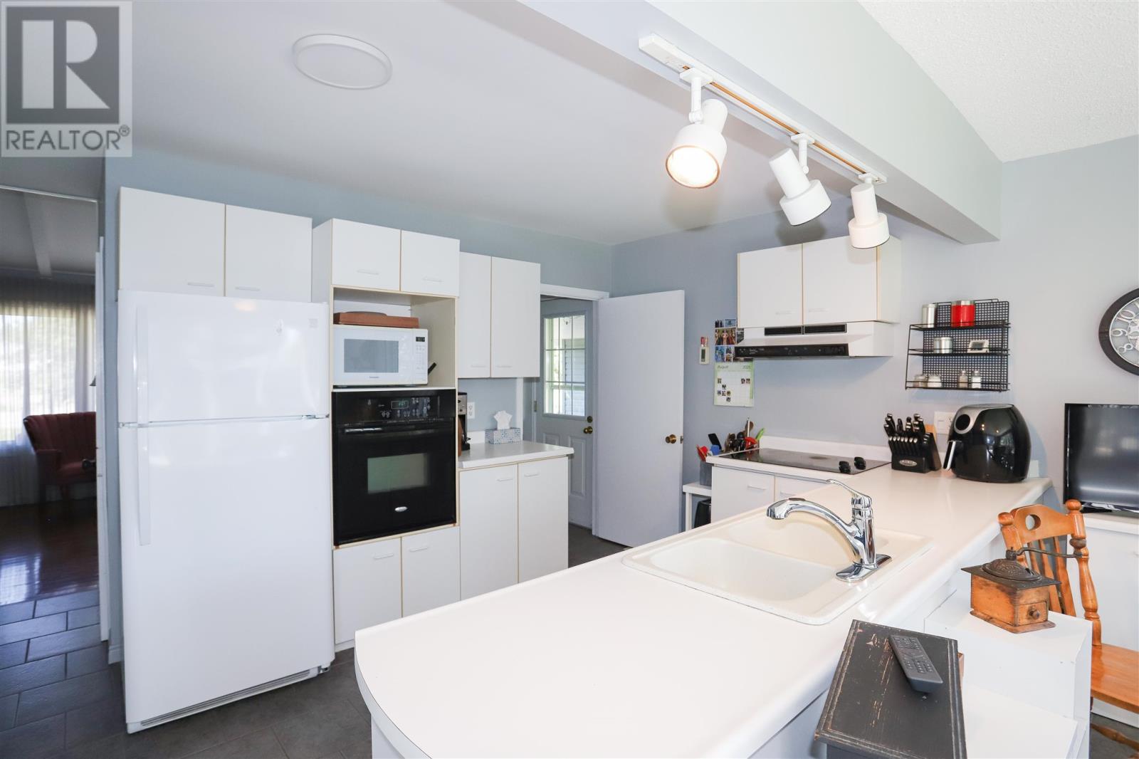 3875 Queen St E, Sault Ste. Marie, Ontario  P6A 6X2 - Photo 10 - SM260134