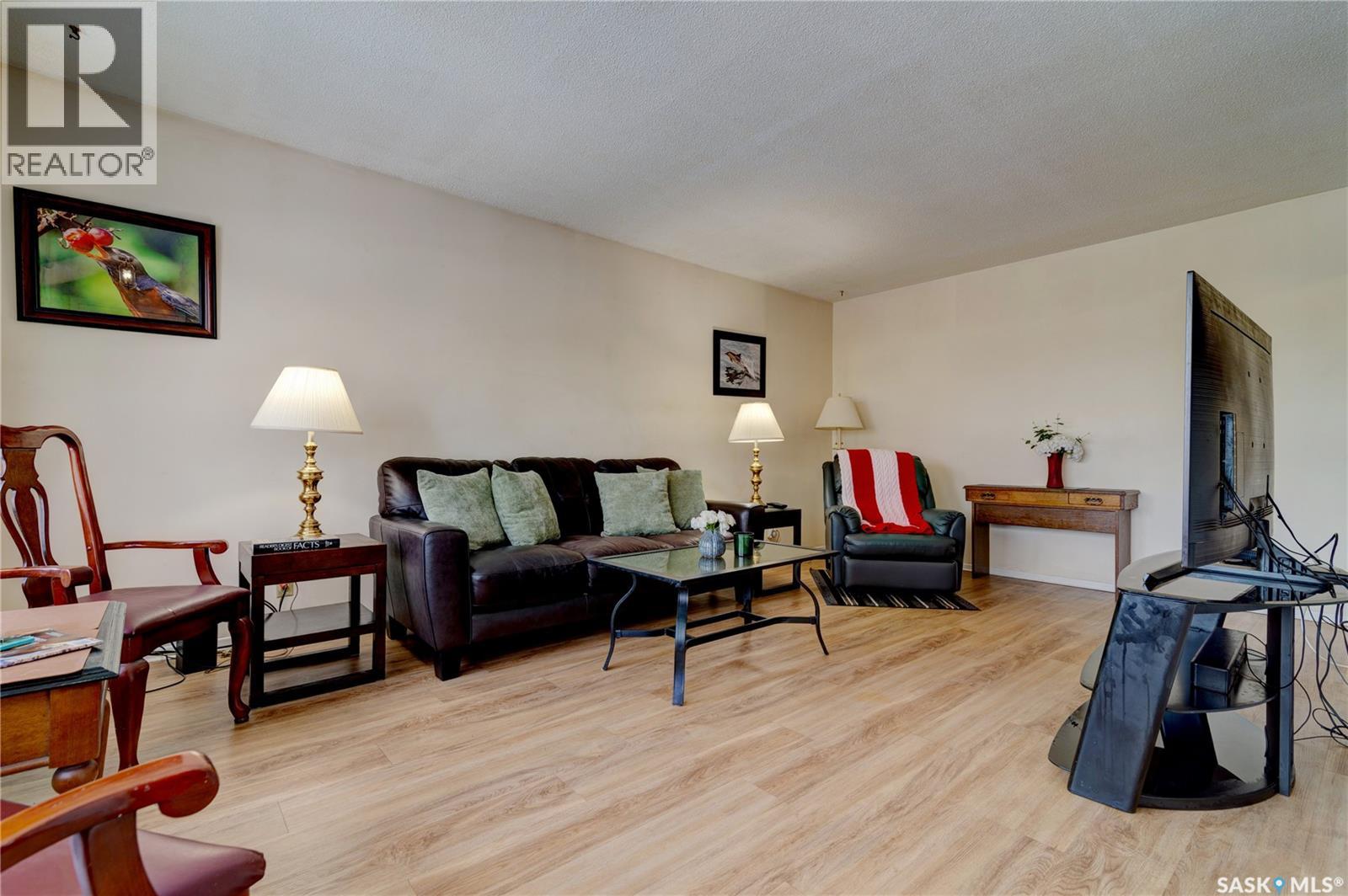 139 Smith Street N, Regina, Saskatchewan  S4R 3B3 - Photo 4 - SK028379