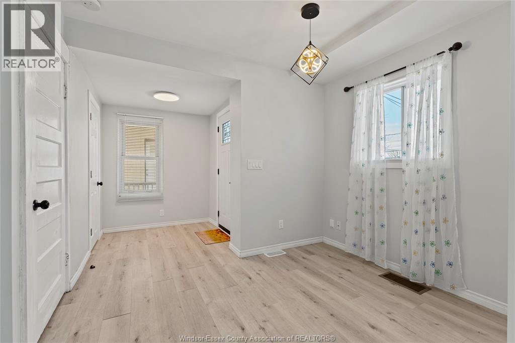 1581 Bruce Avenue, Windsor, Ontario  N8X 1Y1 - Photo 2 - 26003041